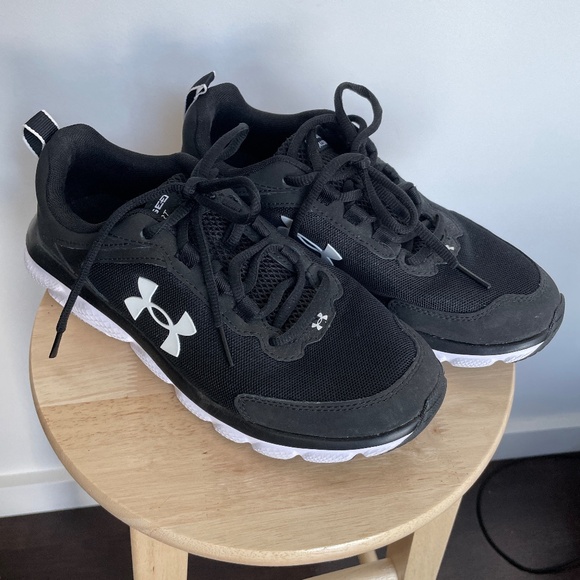Under Armour Shoes - Under Armour Charged Assert Sneakers Size 7.5
